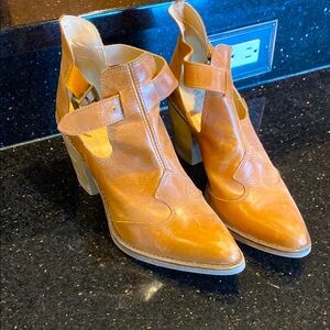 Elegant Tan Leather Heeled Boots